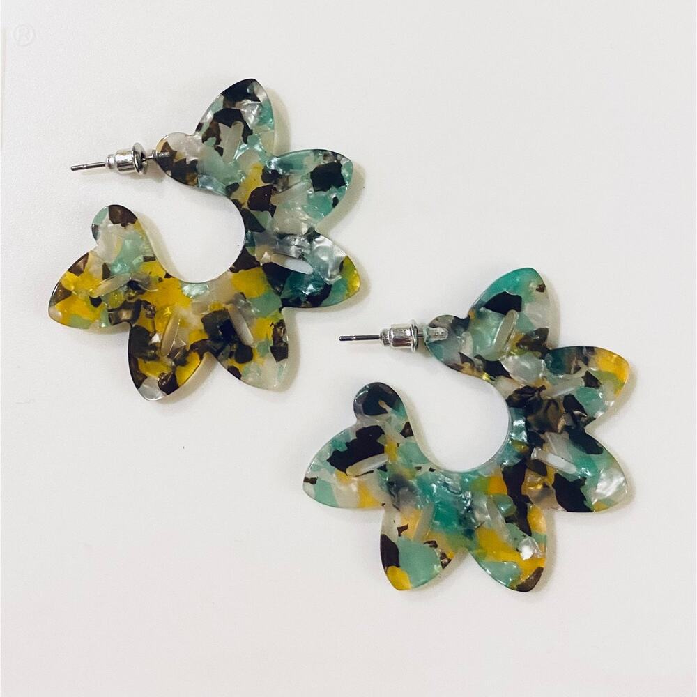 Acrylic Pinking Hoop Earrings